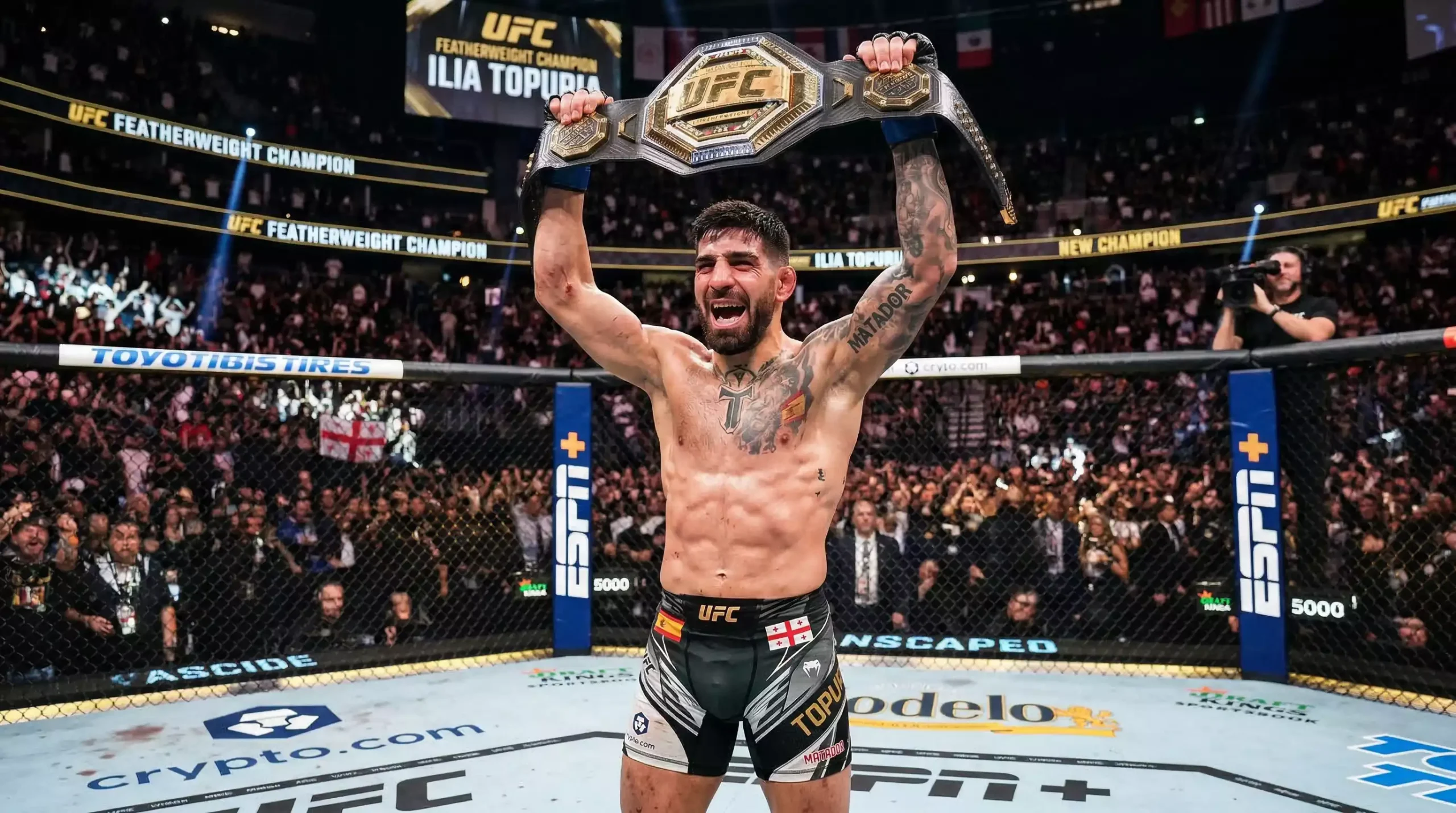 Ilia Topuria con cinturón de campeón UFC peso pluma